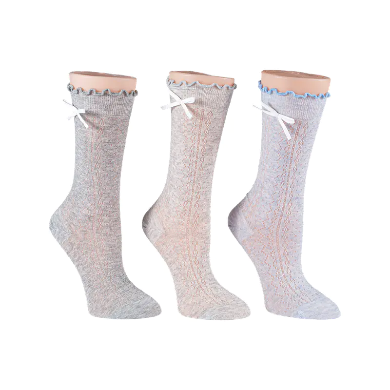 Damensocken mit durchbrochener Schleife und Rundhalsausschnitt
